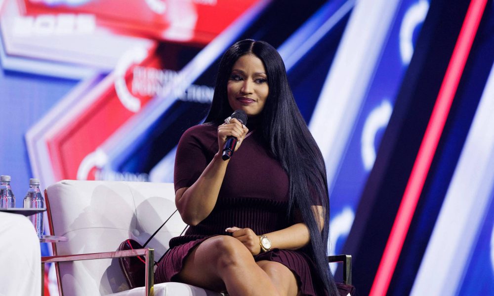 Nicki Minaj chama J.D. Vance de 'assassino' em frente a viúva de Charlie Kirk