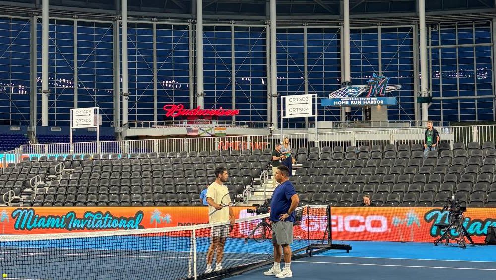 Ronaldo entra em quadra e ‘enfrenta’ Alcaraz, 1 do mundo