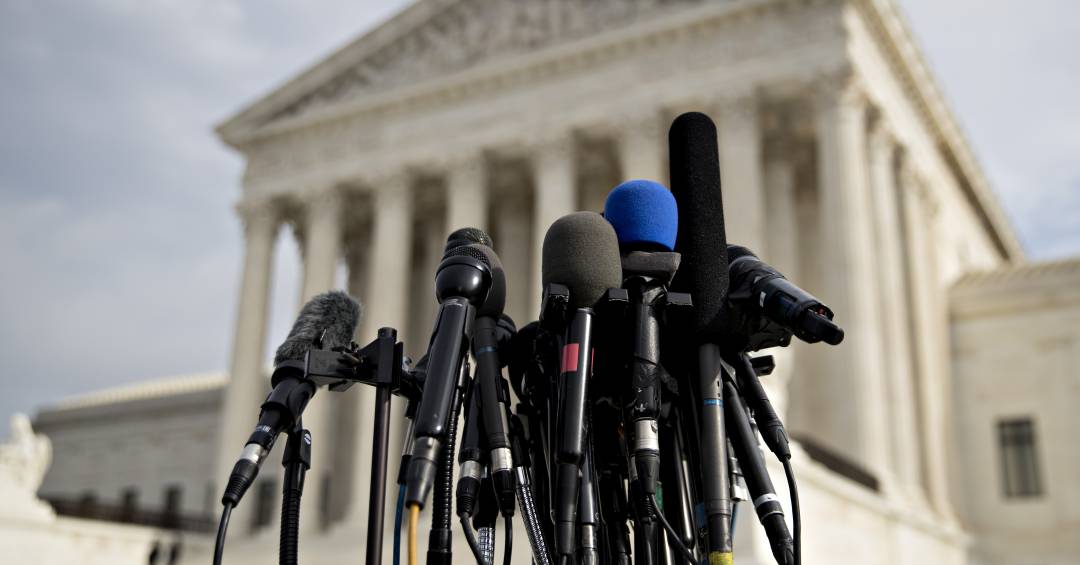 Suprema Corte dos EUA revisa proibição a atletas transgênero