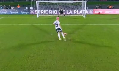 Jogador do Colo-Colo erra pênalti de cavadinha e sai lesionado; veja vídeo