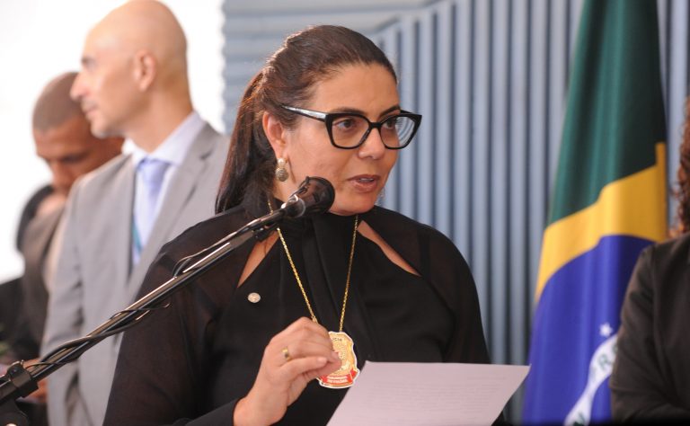 Comissão aprova mudanças na Lei Maria da Penha para afastar agressores de vítimas no serviço público – Notícias